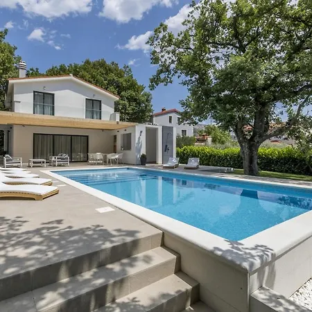 Villa Ventura With Private 45 Sqm Swimming Pool, 4 Bedrooms, Gym, Game *