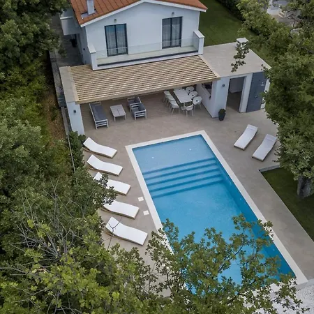 Villa Ventura With Private 45 Sqm Swimming Pool, 4 Bedrooms, Gym, Game Srinjine