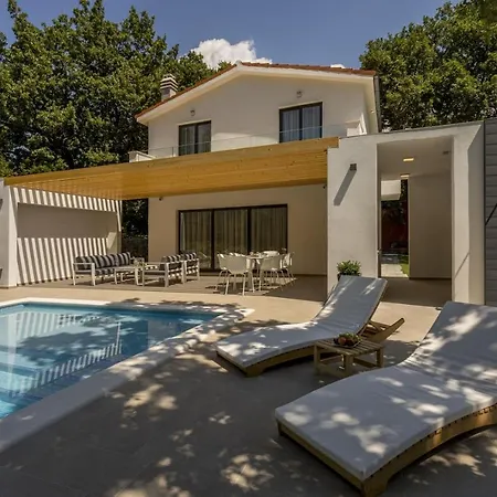 Villa Ventura With Private 45 Sqm Swimming Pool, 4 Bedrooms, Gym, Game Srinjine