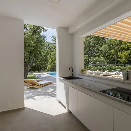 Ventura With Private 45 Sqm Swimming Pool, 4 Bedrooms, Gym, Game * Srinjine