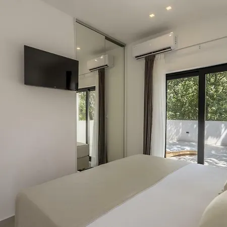 Villa Ventura With Private 45 Sqm Swimming Pool, 4 Bedrooms, Gym, Game Srinjine
