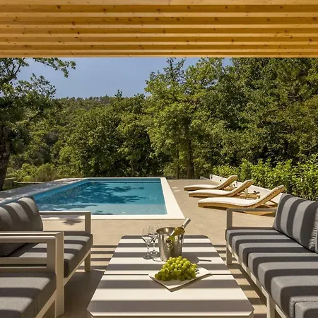 Villa Ventura With Private 45 Sqm Swimming Pool, 4 Bedrooms, Gym, Game Srinjine