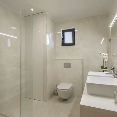 Ventura With Private 45 Sqm Swimming Pool, 4 Bedrooms, Gym, Game * Srinjine