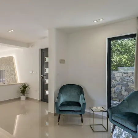 Ventura With Private 45 Sqm Swimming Pool, 4 Bedrooms, Gym, Game Villa Srinjine