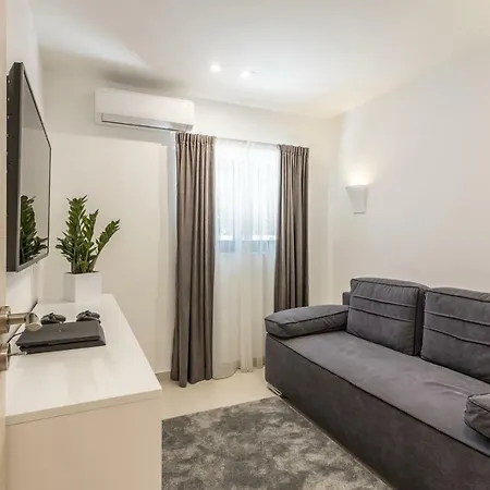Villa Ventura With Private 45 Sqm Swimming Pool, 4 Bedrooms, Gym, Game *