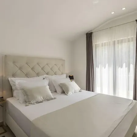Ventura With Private 45 Sqm Swimming Pool, 4 Bedrooms, Gym, Game * Srinjine