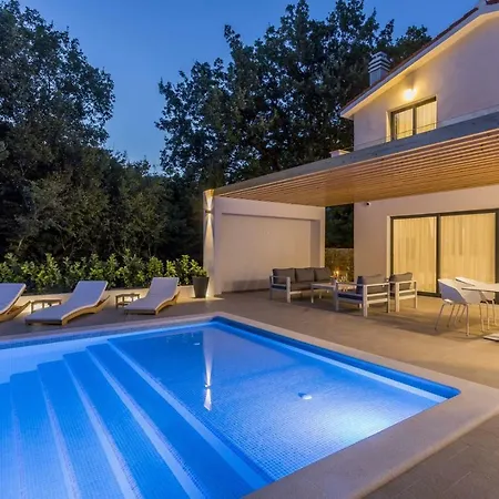Villa Ventura With Private 45 Sqm Swimming Pool, 4 Bedrooms, Gym, Game *