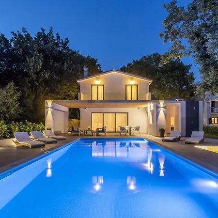 Ventura With Private 45 Sqm Swimming Pool, 4 Bedrooms, Gym, Game * Srinjine