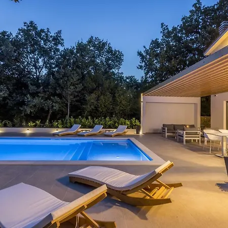 Ventura With Private 45 Sqm Swimming Pool, 4 Bedrooms, Gym, Game * Srinjine